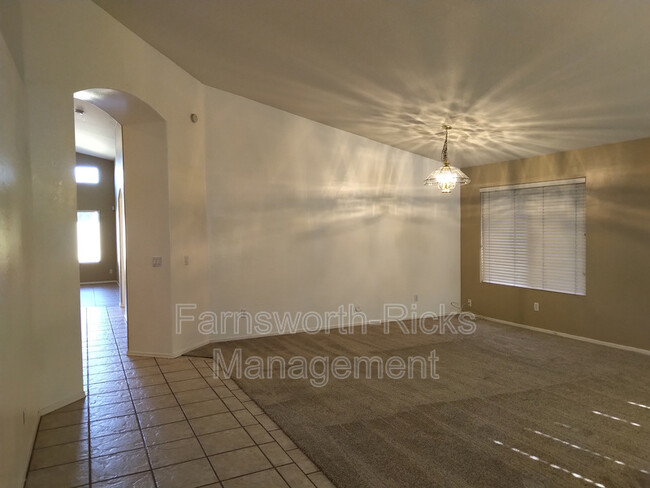 Building Photo - 292 W Shannon St