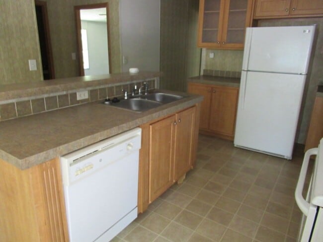 Building Photo - 406 Crystal Dr