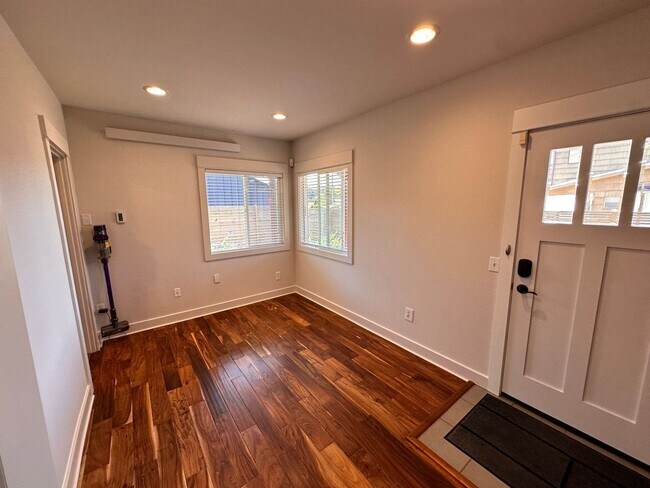 Building Photo - Charming West Seattle Home with Views of P...