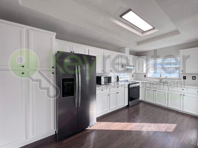 Building Photo - Beautiful 4B/2B Home in Pharr