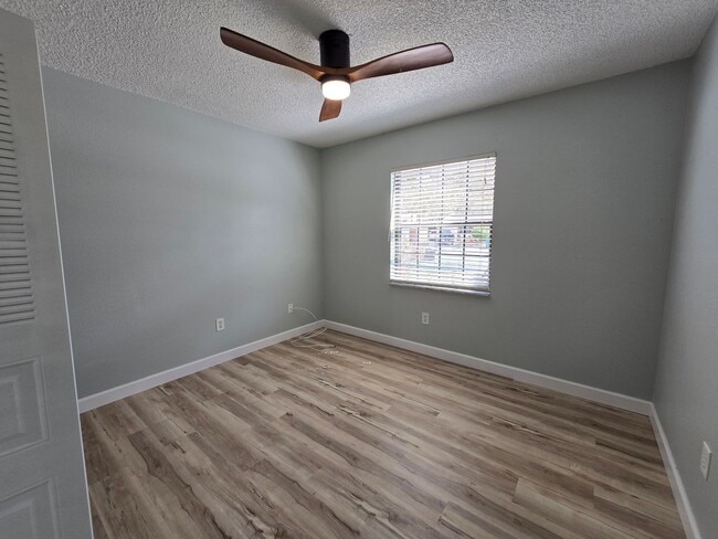 Building Photo - Charming 2 Bed / 1 Bath Annual Rental in Port Charlotte