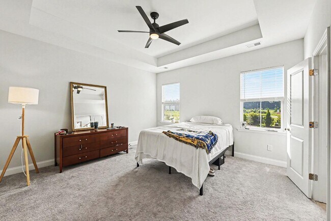 Building Photo - 104 Hawthorne Landing Dr