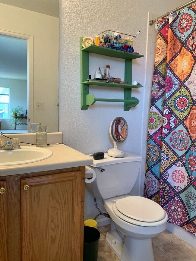 Building Photo - 3 Bedroom 2.5 Bath Townhouse w/ 2-Car Garage!