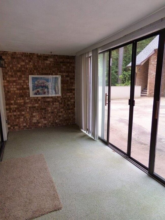 Building Photo - 376 Merrimac Trail