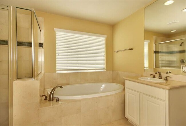 Building Photo - 1717 Spring St