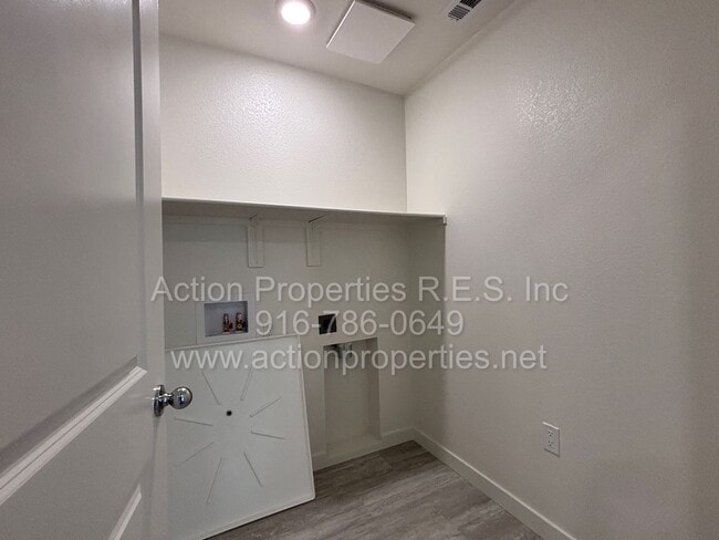 Building Photo - Amoruso Ranch Roseville: Brand new Solar DR Horton 4 Bedroom 2.5 Bath, Open Floor Plan,