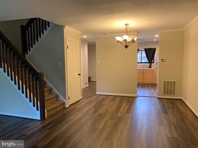 Building Photo - 118 Sycamore Ct