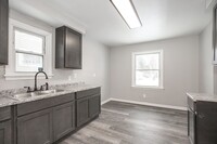 Building Photo - 3 BED 1 BATH SINGLE FAMILY HOME IN THE LEE...