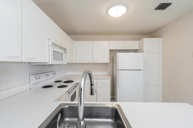 Building Photo - 1881 SW 116th Way