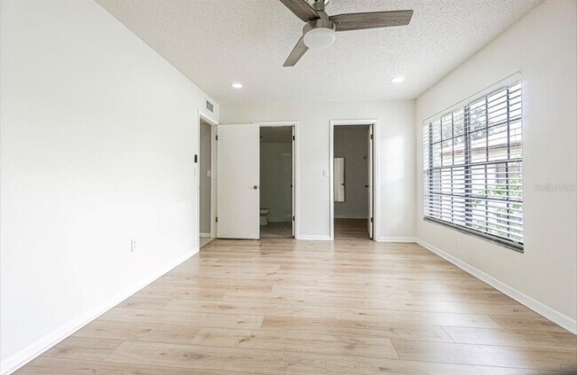 Building Photo - 3345 Crystal Ct E