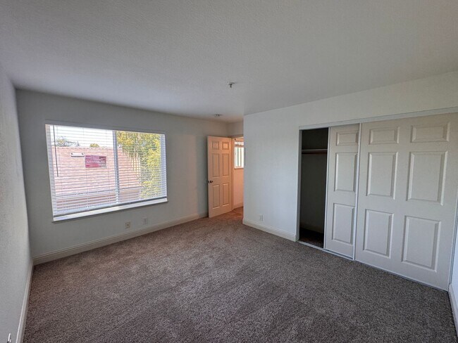 Building Photo - Updated 3 Bedroom Home in North Salinas