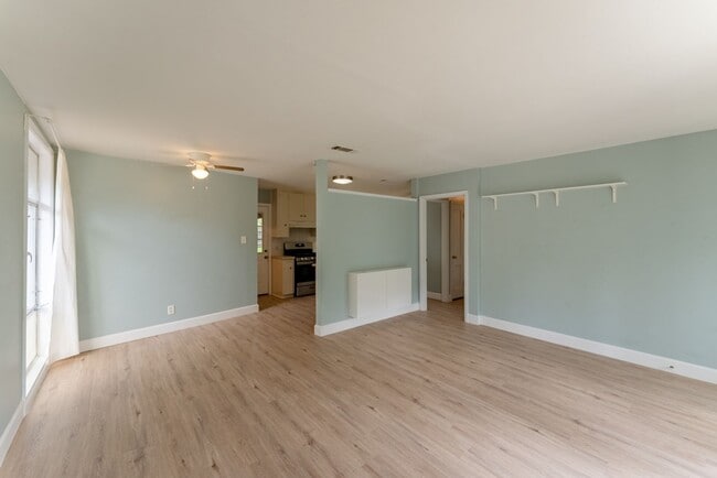 Building Photo - Cozy 3BD/2BA Brick Home in Vibrant Northea...