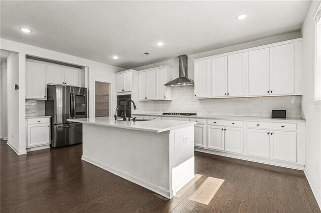 Building Photo - 5510 Bower Pl