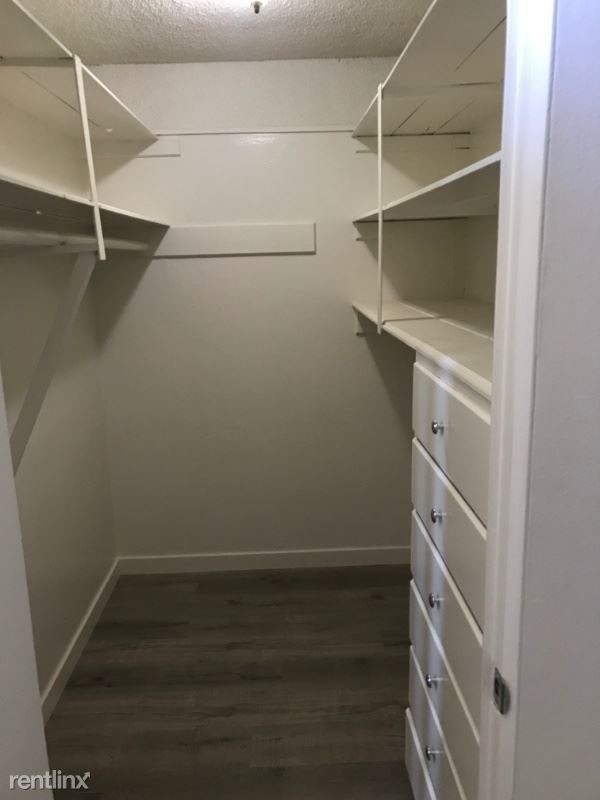 Building Photo - 1 br, 1 bath Apartment - 2187 E 21st St