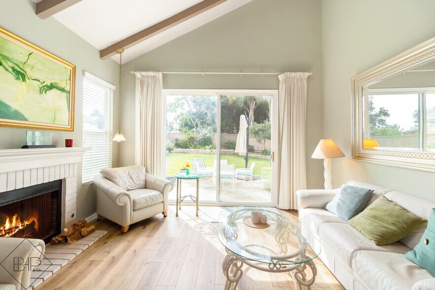 Living Room - 1987 Willow Ridge Dr