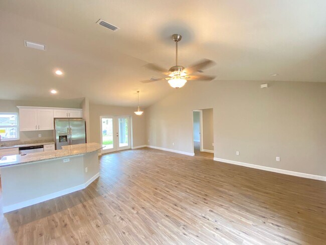 Building Photo - Custom Home - Desirable SE Belleview Neigh...