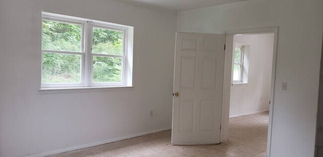 Building Photo - 1292 US-44