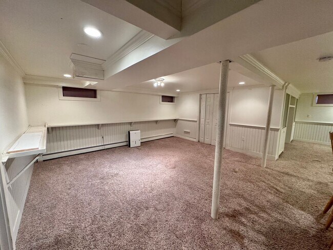 Building Photo - Beautiful Home in Portsmouth!| Showings No...