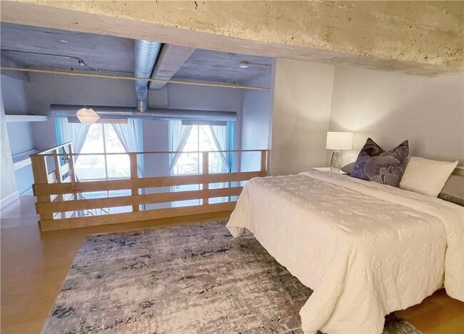 Building Photo - Modern Living in a Prime Location