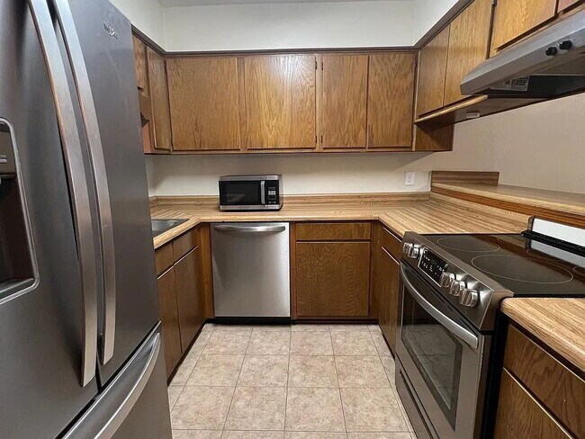Building Photo - "Charming 2-Bed, 2-Bath Home in Tallahassee's Heart - Cozy 928 Sq Ft Haven!"