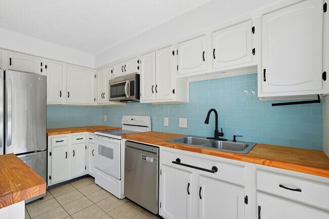 Building Photo - 7258 Coronado Cir