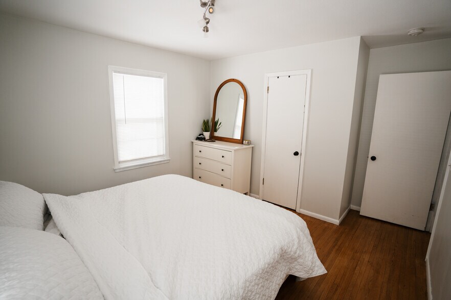 Bedroom 1 - 2122 Highland Pl