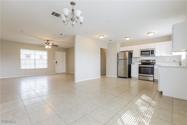 Building Photo - 3850 Pan American Blvd