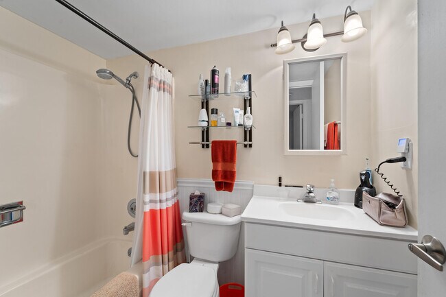 Building Photo - 18081 SE Country Club Dr