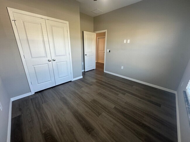 Building Photo - AVAILABLE MID APRIL- 4 Bedroom 2 bathroom 3 Car Garage NE Cape Coral Home with Screened Lania