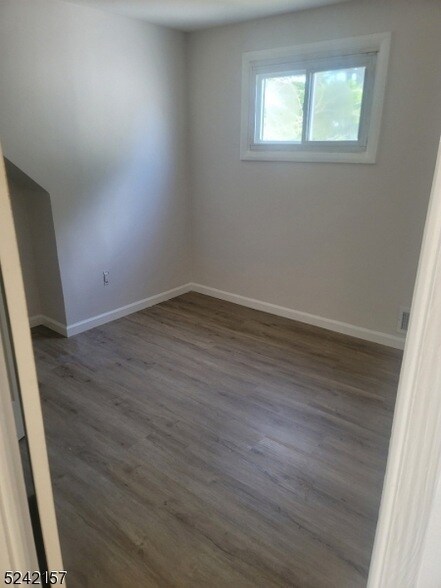 Building Photo - 170 Sargeant Ave