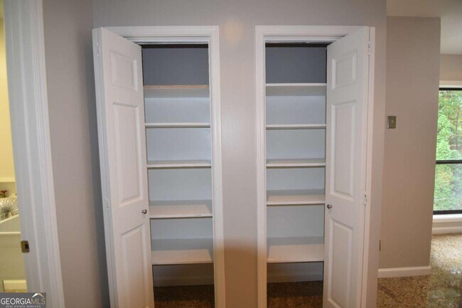 Building Photo - 3765 Cochran Lake Rd