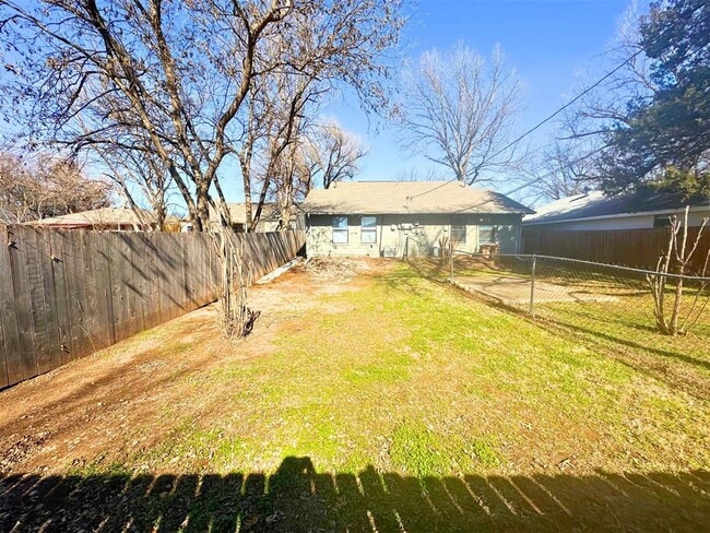 Building Photo - 910 NW Dearborn Ave