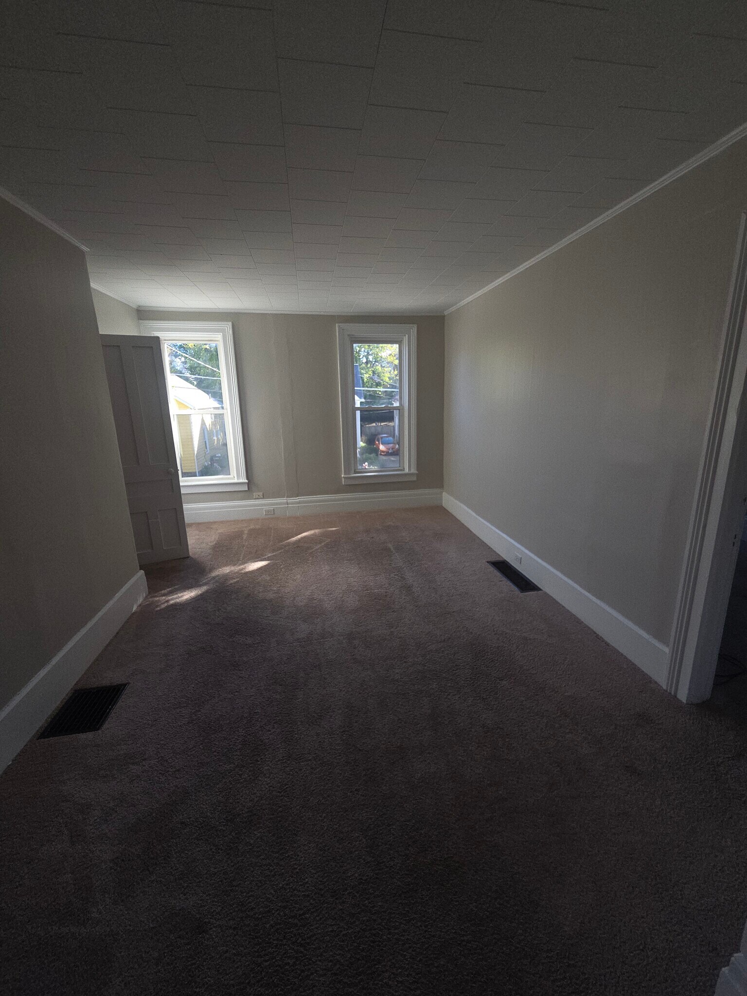 Building Photo - 340 W 24th St