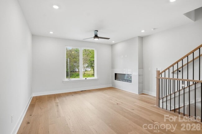 Building Photo - 144 Mattoon St