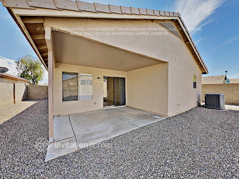 Building Photo - 2330 E Pinto Dr