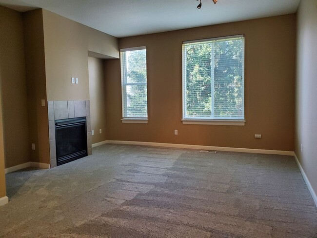 Building Photo - Double Master Suite Townhouse in Beaverton