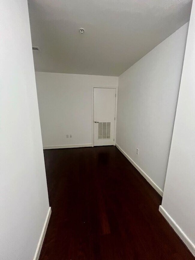 Building Photo - Luxury Condo in National Harbor