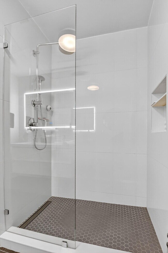 Building Photo - 600 S Dixie Hwy