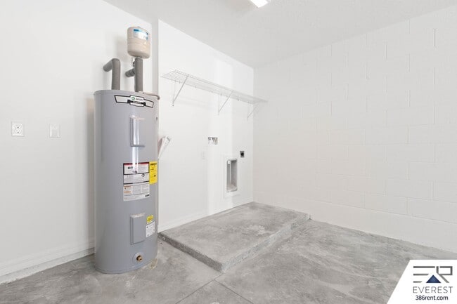 Building Photo - FULLY FENCED, LIKE- NEW 3/2/1 TOWNHOUSE ON A CUL DE SAC IN BEAUTIFUL SEMINOLE WOODS