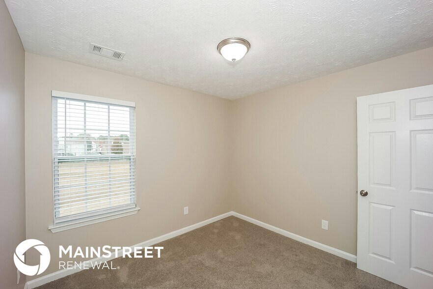 Building Photo - 1163 Millwood Dr