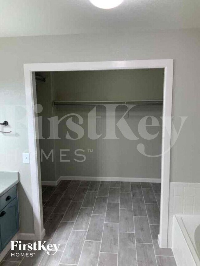 Building Photo - 6871 Kasson Dr