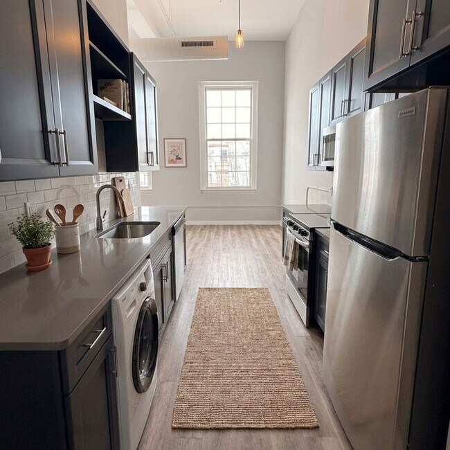 Building Photo - Spacious Rehabilitated Appartment