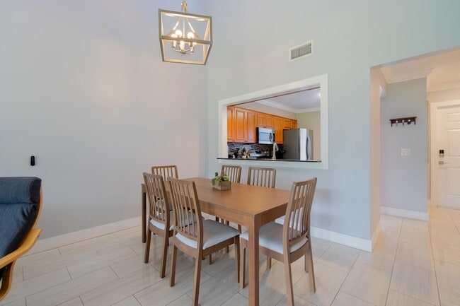 Building Photo - 12858 Spinnaker Ln