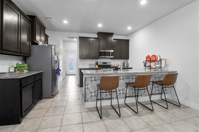 Building Photo - 1412 Green Leaf Dr