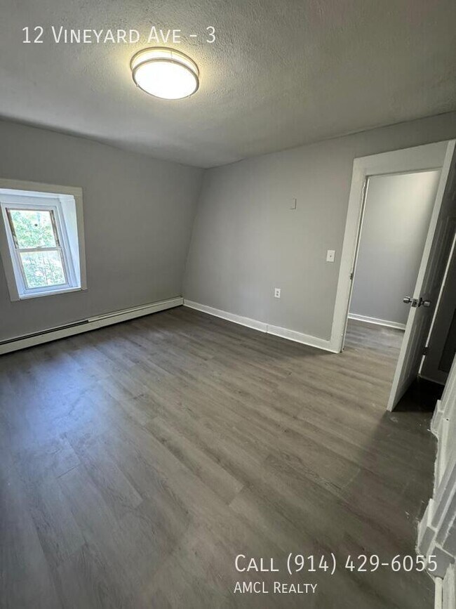 Building Photo - 12 Vineyard Ave