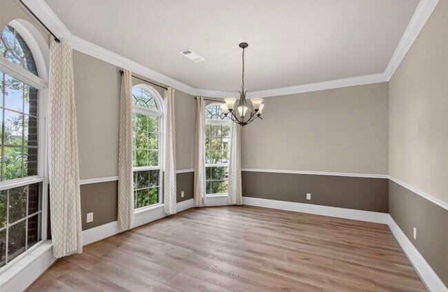 Building Photo - 1630 Mahan Dr