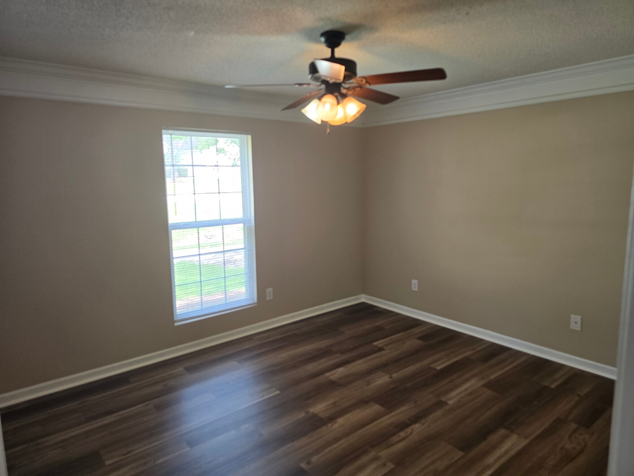 Primary Bedroom - 2065 Pinemount Blvd