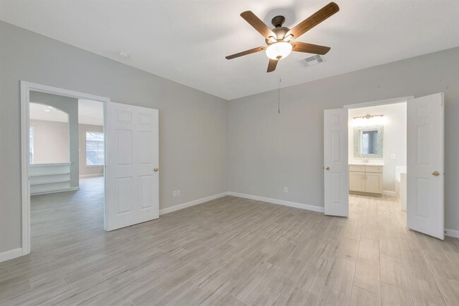 Building Photo - 26 Hidden Meadow Dr