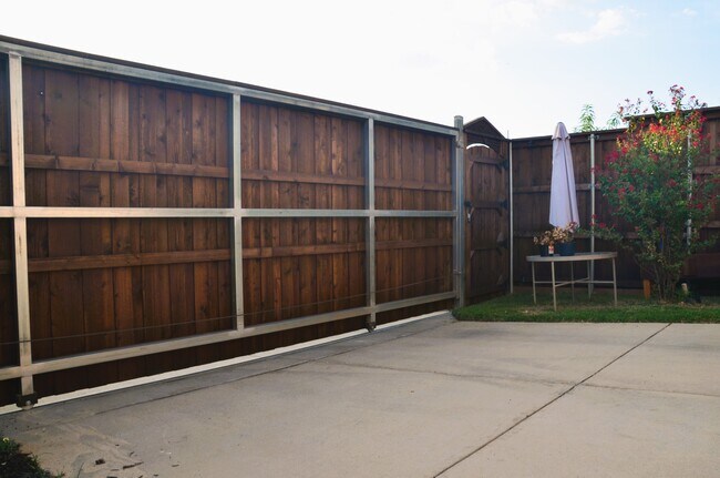 Building Photo - 14025 Union Grove Ln