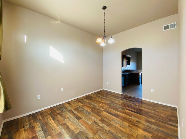 Building Photo - Beautiful 4 bedroom rental!